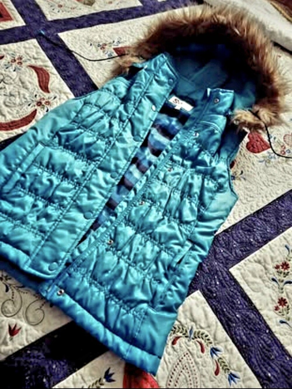 SO Womens Med FauFur Trimmed Hood Puffer Vest Turquoise Blue Green Snap Off Hood